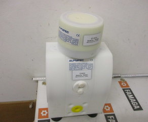 Насос
ALMATEC Druckluft-Membranpumpe, E-Serie, Typ E 15 E E E
Gehäuseteile PE
Werkstoffe und Anschlussmaße
Produktberührte Gehäuseteile: Massiv PE
Membranen: EPDM
Ventilkugeln: EPDM
Gehäuse-O-Ringe: EPDM
Saug- und Druckstutzen: 1/2